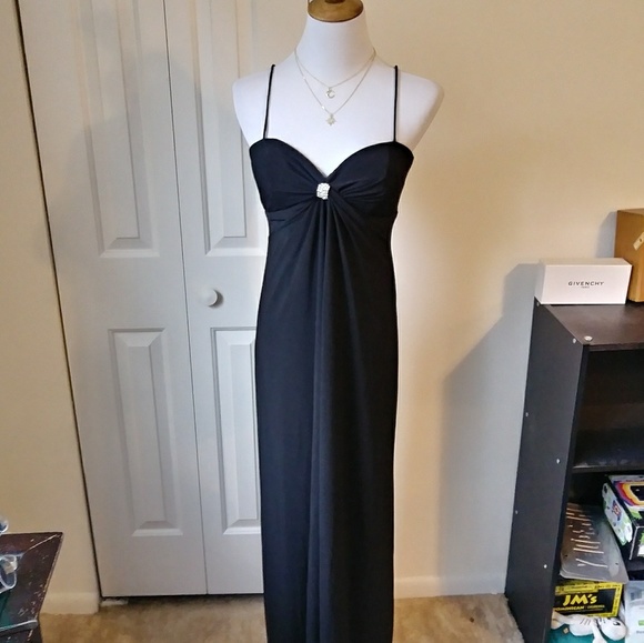 Formal long black evening dress - Picture 7 of 8